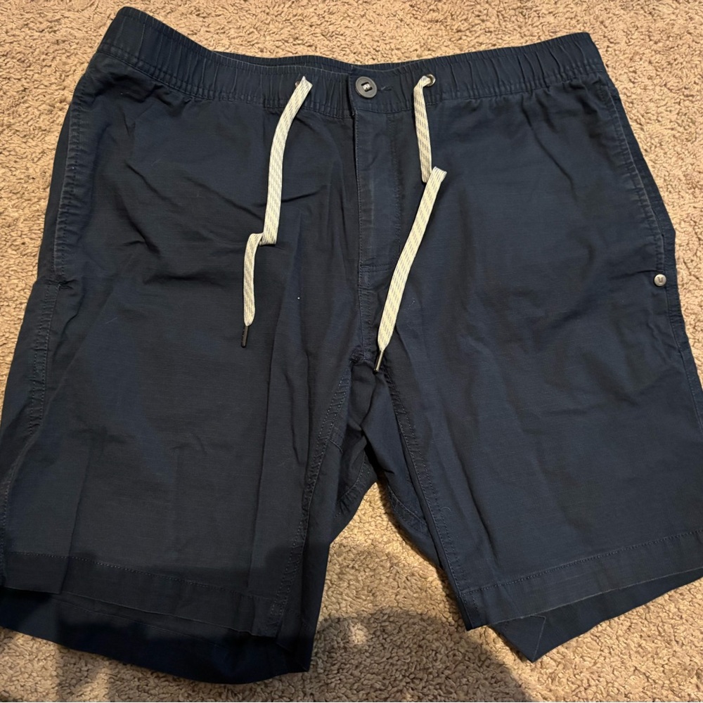 Vuori Large Navy Khaki Shorts